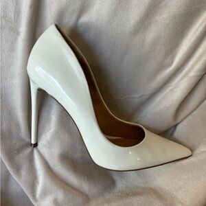White Steve Madden Pump - size 8.5